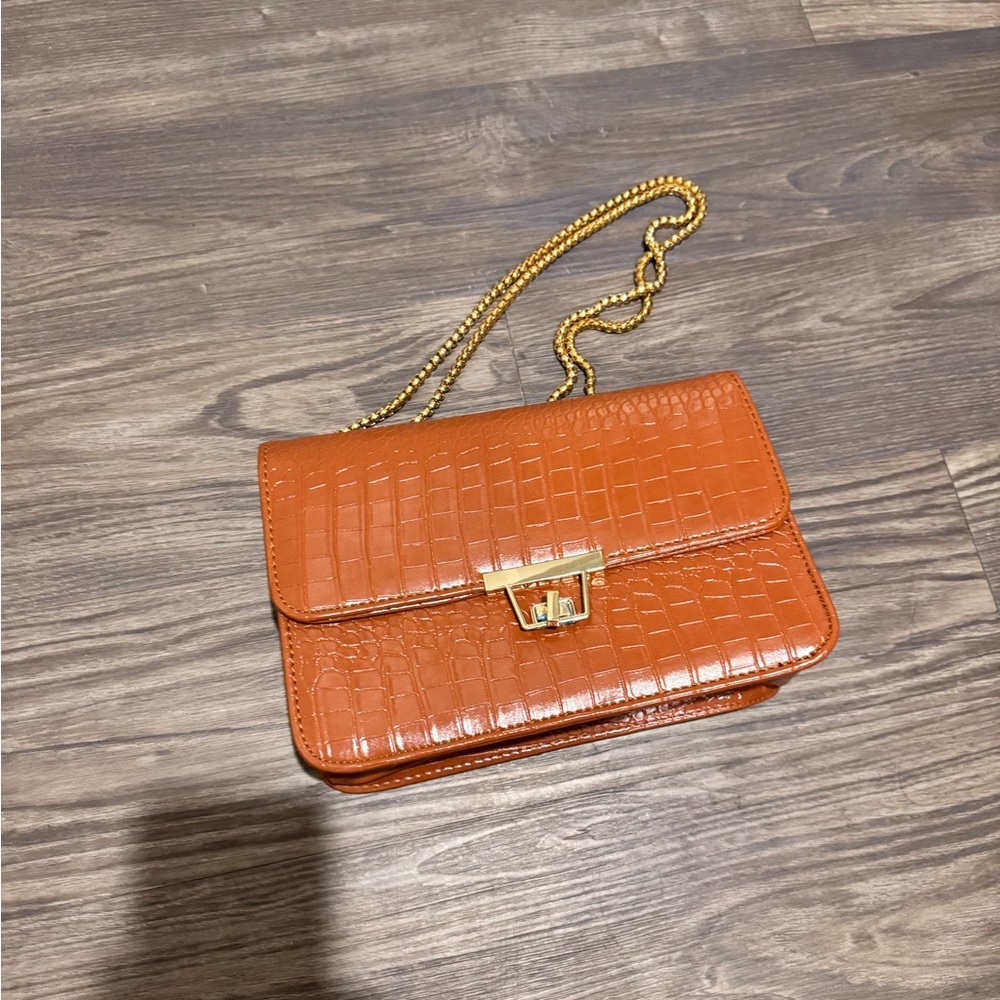 Tan and Gold Crossbody Bag with Crocodile Texture and Chain Strap